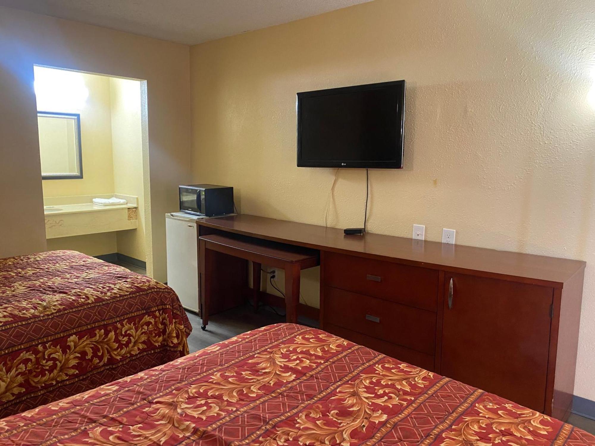 American Inn And Suites - Atlanta Airport Jonesboro I-75 Room photo